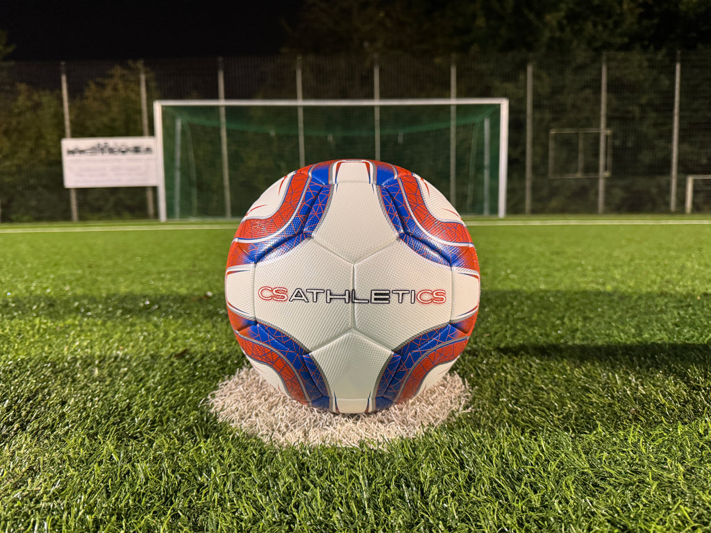 CsAtheltics Fußball Rot Weiß Blau Größe 5 mit Fußballpumpe